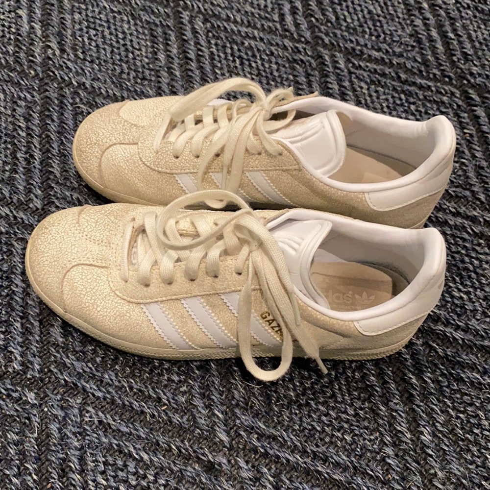 Taupe Adidas Gazelle